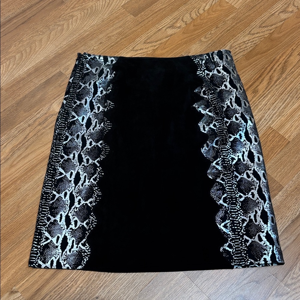 Vintage Y2K Metro Style black leather and silver snakeskin design skirt. Size 16 - Picture 8 of 17